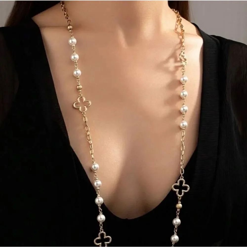 White Faux pearl & Gold Quatrefoil Clover Station Necklace